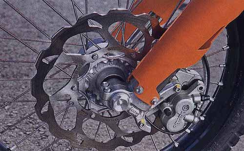 КТМ 690 Enduro, зндуро. KTM 690 SMC, мотард. КТМ 690 Duke, дорожный.